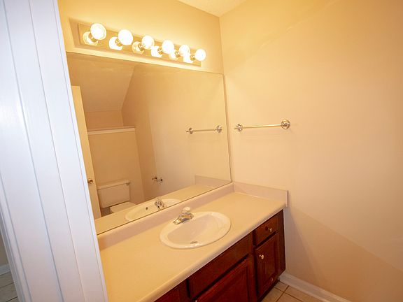 4th image of 1602 Drayton Ln #B