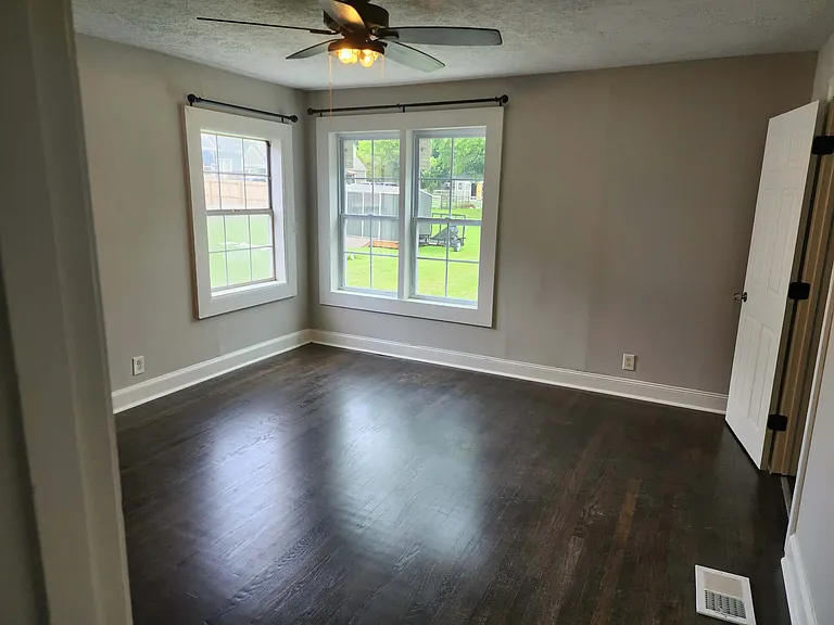 104 Lowe St — Photo 15