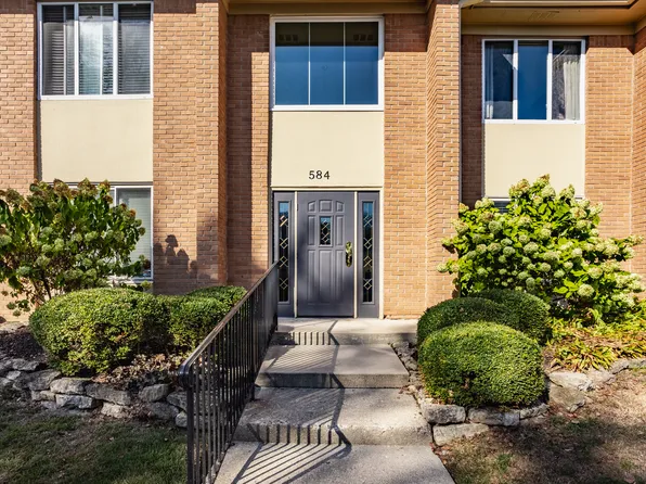 584 E Hunters Dr APT B, Carmel, IN 46032