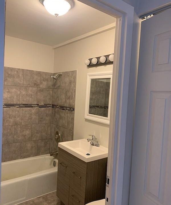 1st image of 4300 W Ford City Dr APT 406