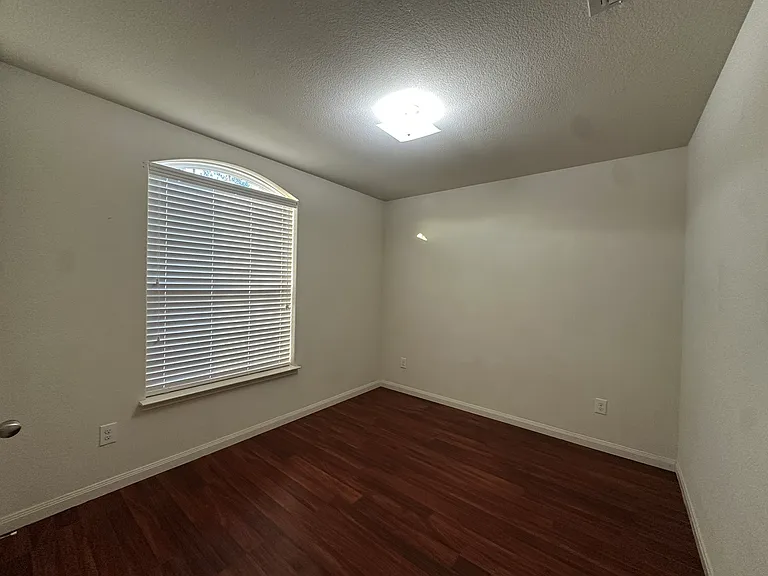 1818 Clegg St — Photo 22