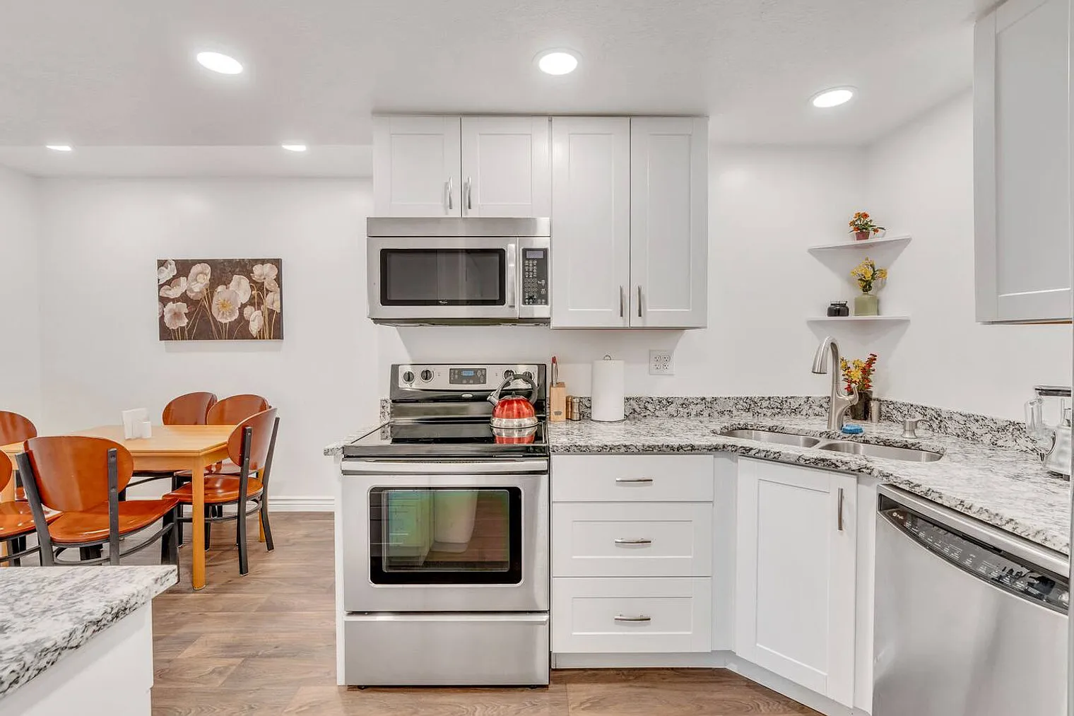 2 bed, 1.0 bath, 1097 sqft, $3,142 — Photo 4
