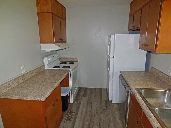 3rd image of 71 Shoshone Dr