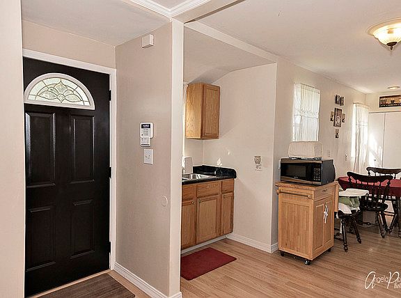 5th image of 534 W Hawthorne Dr