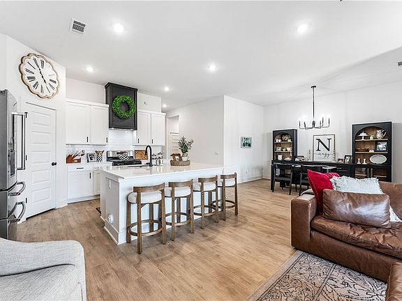 5th image of 4299 Florentina Ave