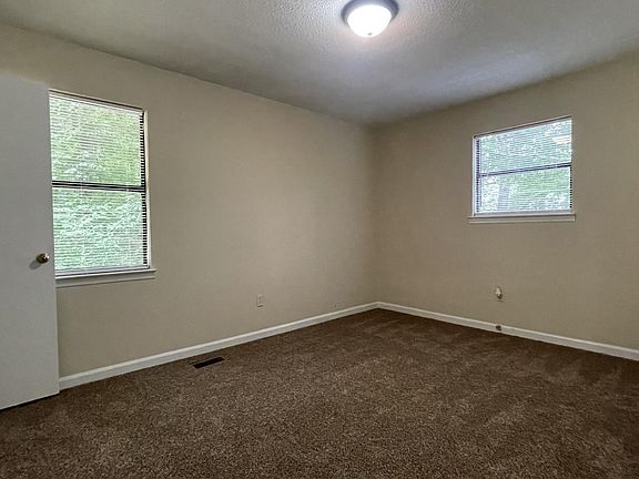 4th image of 154 Moore Cir NE