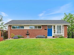 43 Woodridge Dr, Carnegie, PA 15106