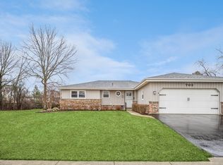 702 Barberry Rd, Highland Park, IL 60035