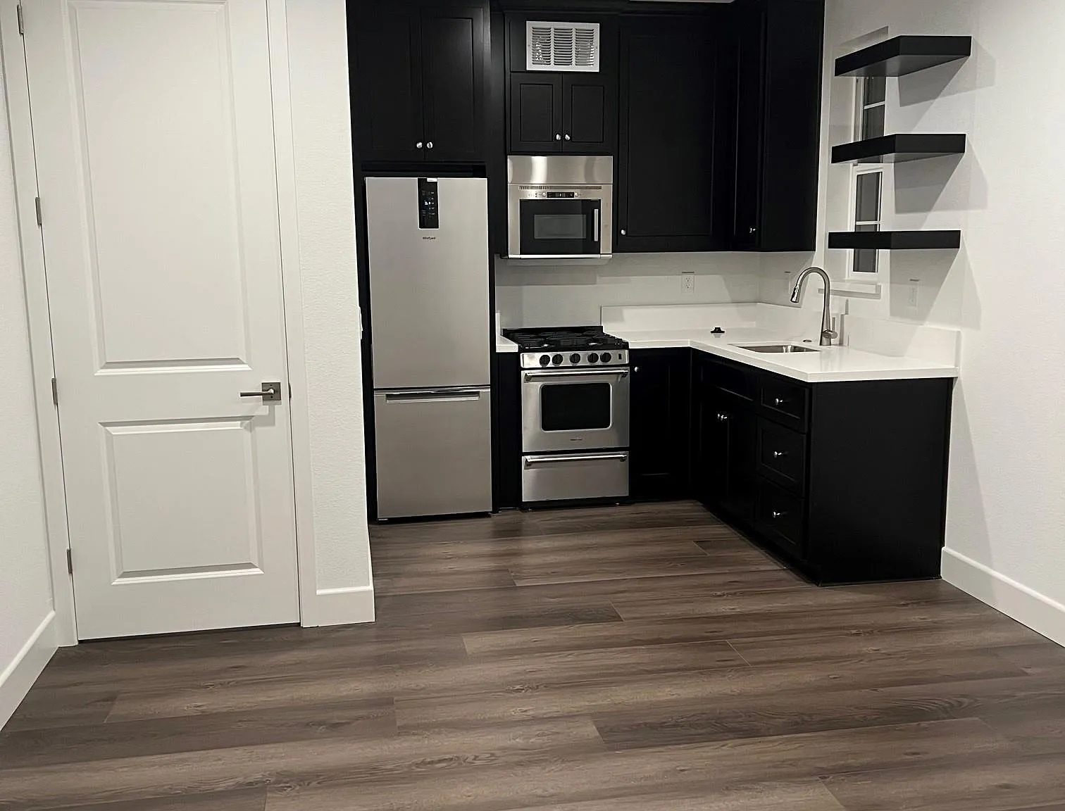 1 bed, $2,000 — Photo 1