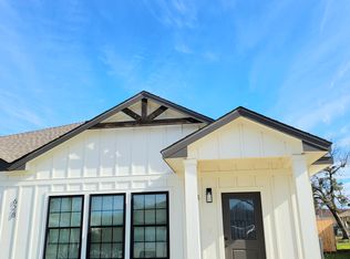628 Pullen St #B, Mc Gregor, TX 76657