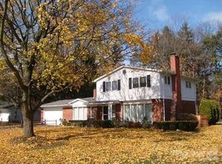 5228 N Pebblecreek Rd, West Bloomfield, MI 48322