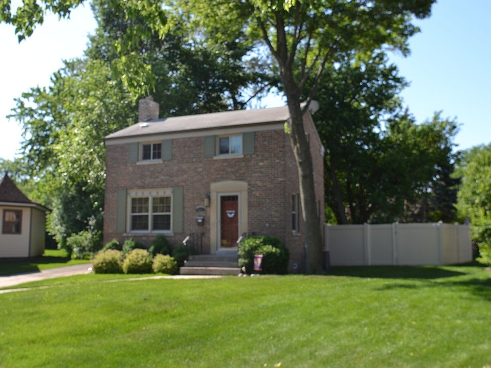 2nd image of 2615 W 102nd St