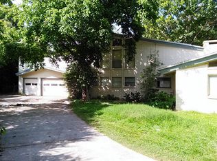410 Oak Dr, Lake Jackson, TX 77566
