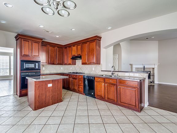 4th image of 1214 Arbor Park Dr