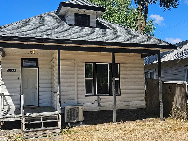 2521 N Hamilton St — Photo 2