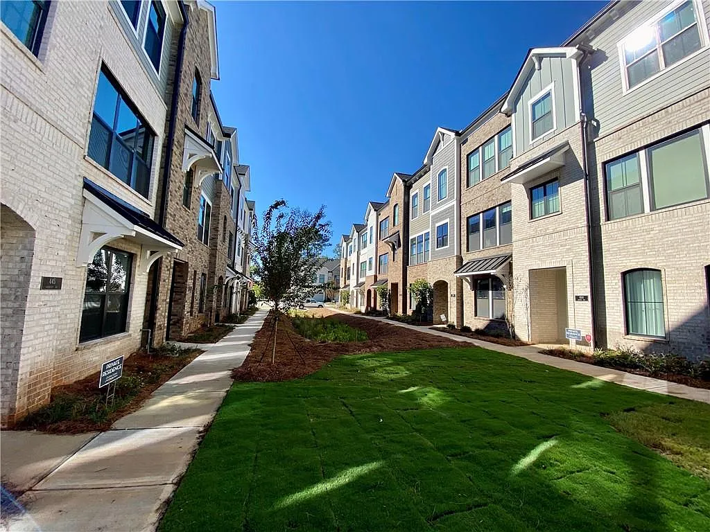 4 bed, 3.5 bath, 2364 sqft, $3,800 — Photo 2