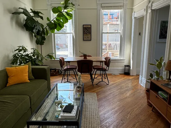 3015 N Clifton Ave APT 1R, Chicago, IL 60657