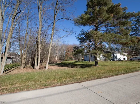 Bowman Dr, Strongsville, OH 44149