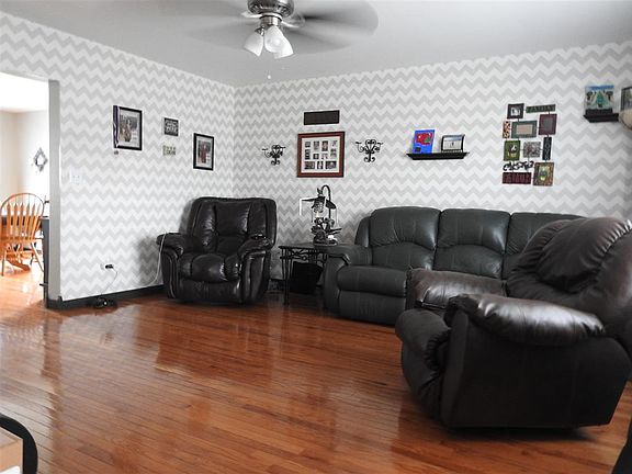 4th image of 713 Alexander Dr