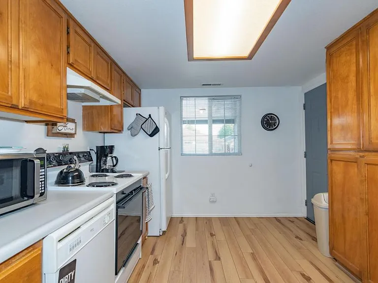 565 Primrose Dr — Photo 19