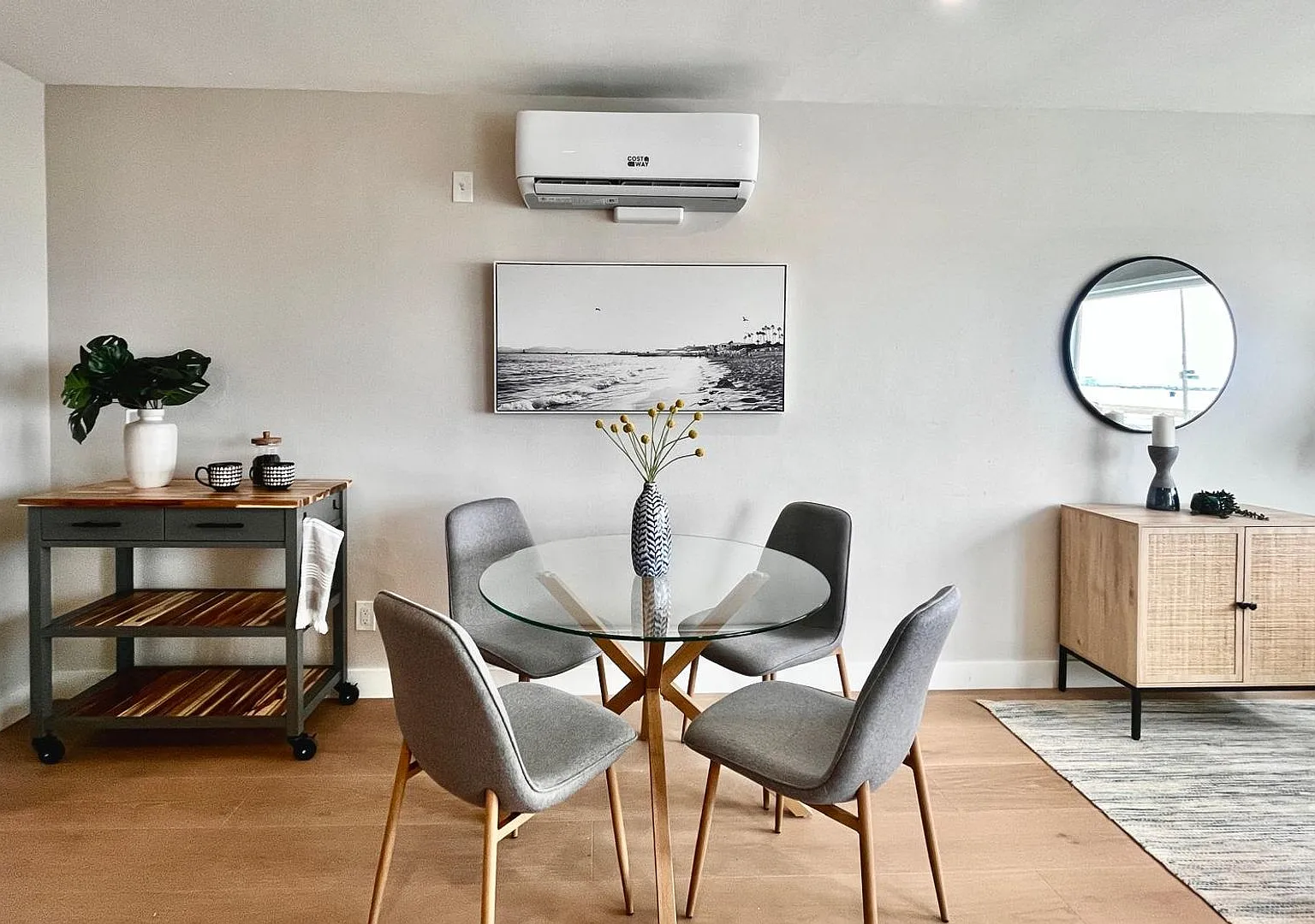 Incredible Beach Front Apartment In The Hear of Belmont Shore — Photo 4