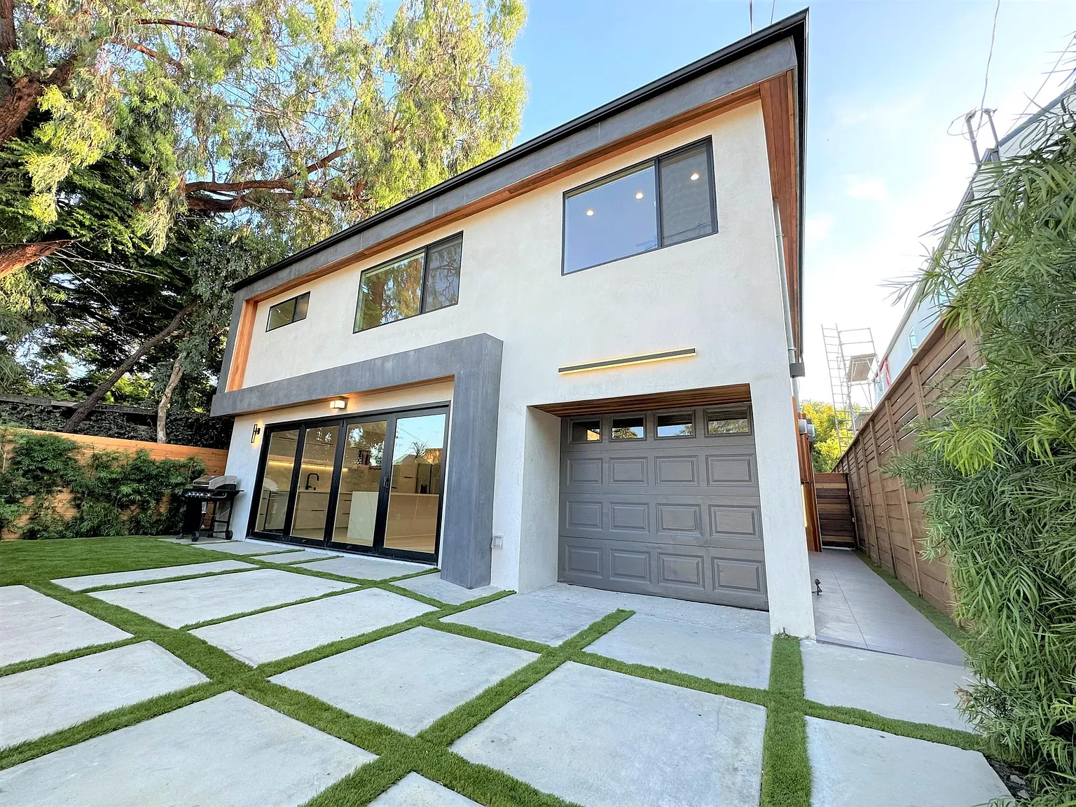 4 bed, 2000 sqft, $9,800 — Photo 2