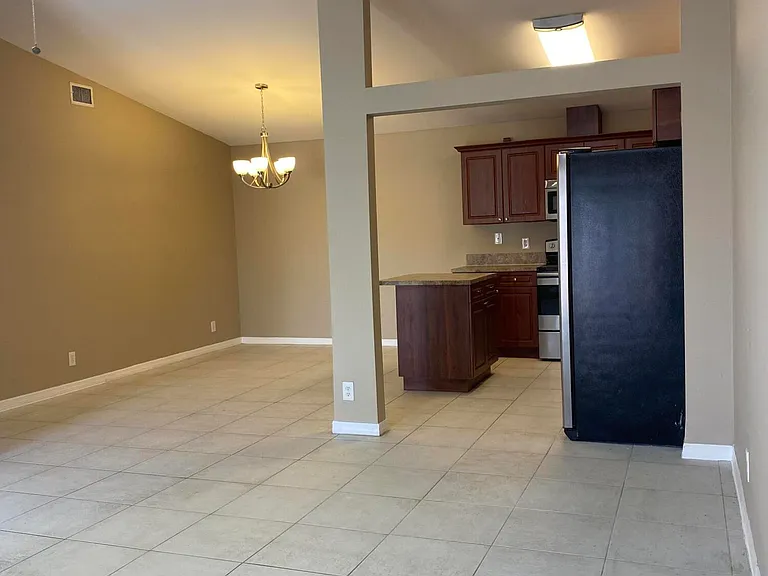 4302 Woodstock Dr #B — Photo 8