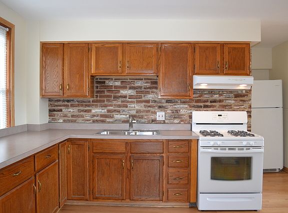 2nd image of 4008 N Leclaire Ave APT 2S