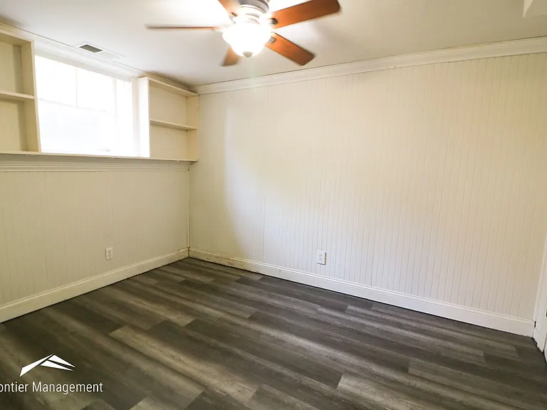 1849 Anderson Ave — Photo 11