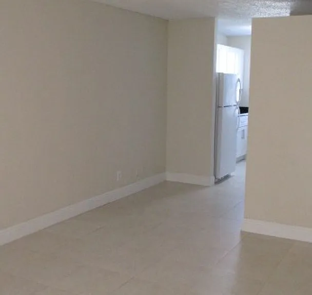 GEM COVE APARTMENTS — Photo 7
