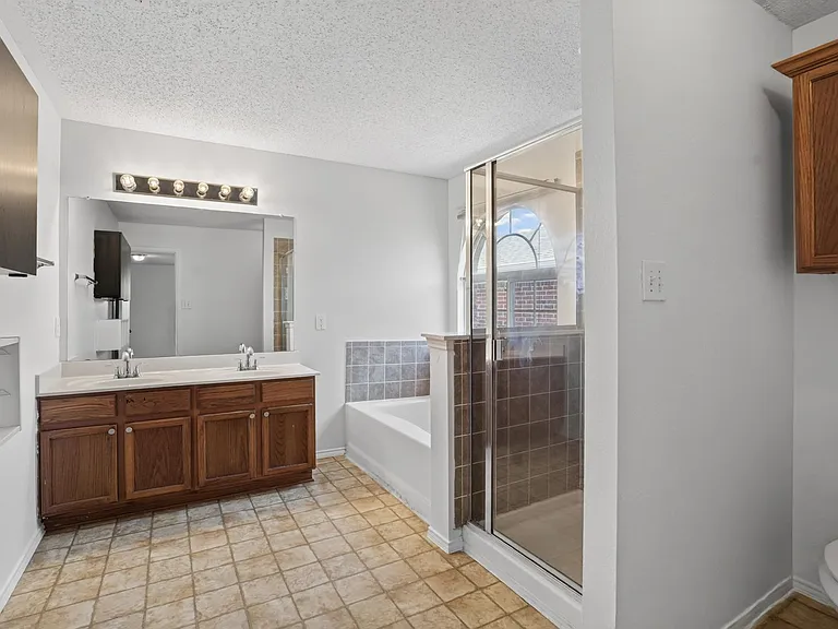 1665 Princess Ln — Photo 26
