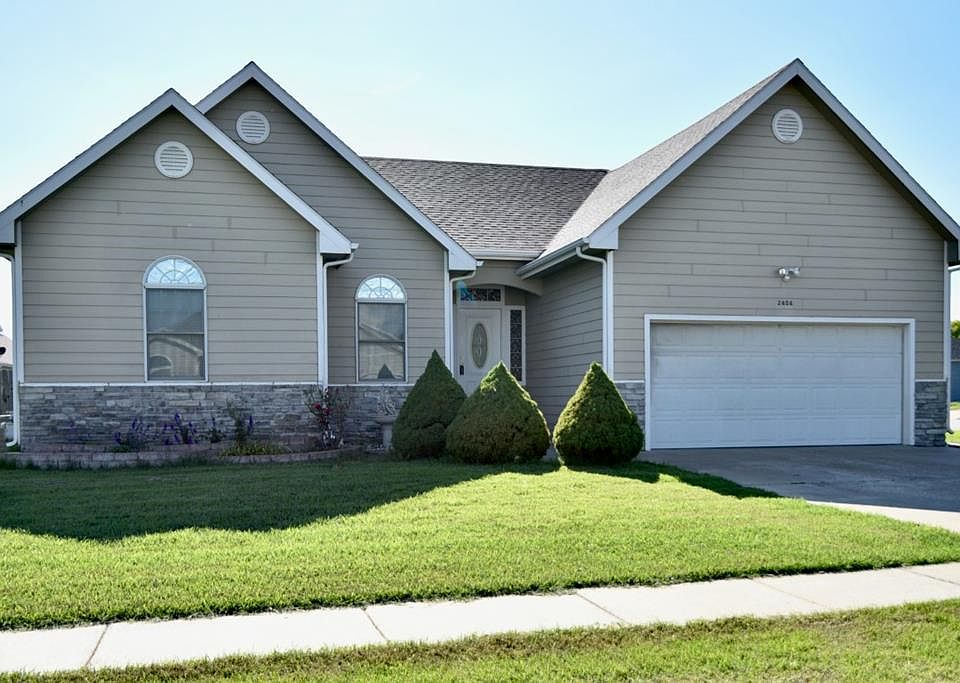 1st image of 2404 Mitchell Dr