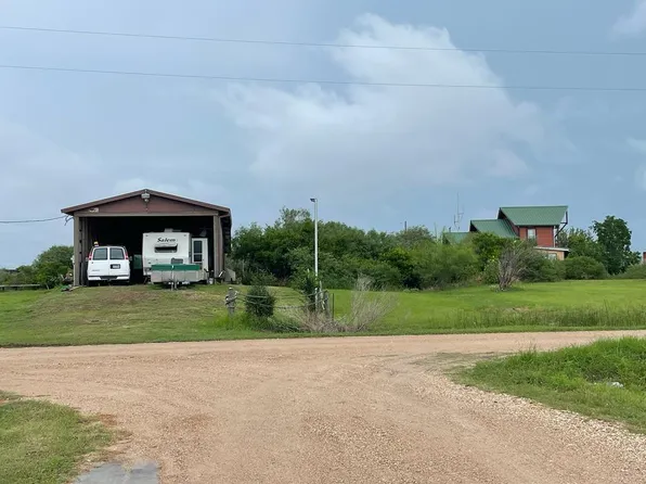 247 Porpoise Dr, Palacios, TX 77465