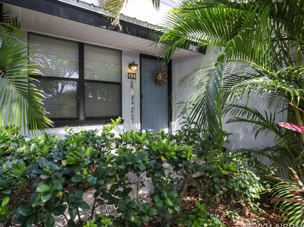 42 Jacaranda Cay Ct, New Smyrna Beach, FL 32169