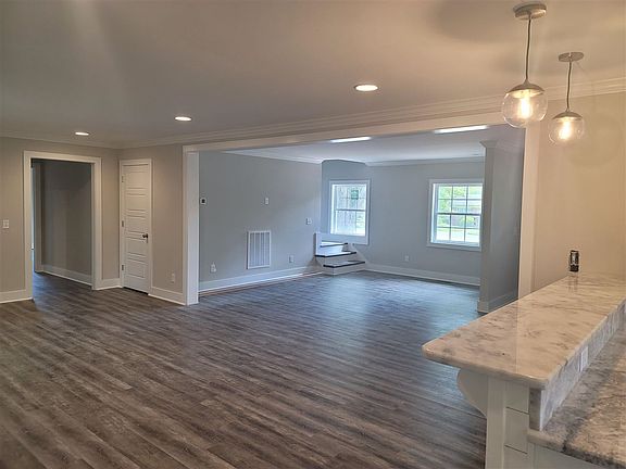 3rd image of 825 Ironwood Dr