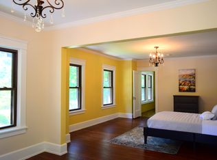 2933 Lee Rd, Shaker Heights, OH 44120