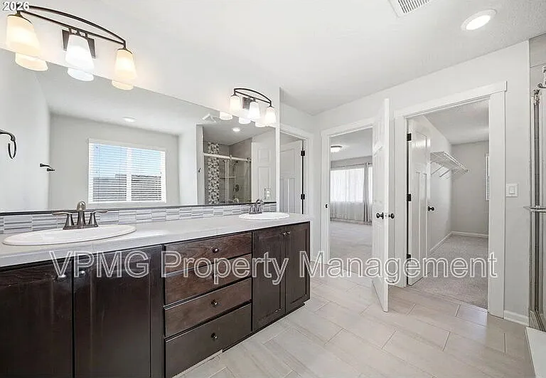 4704 NE 109th St — Photo 28