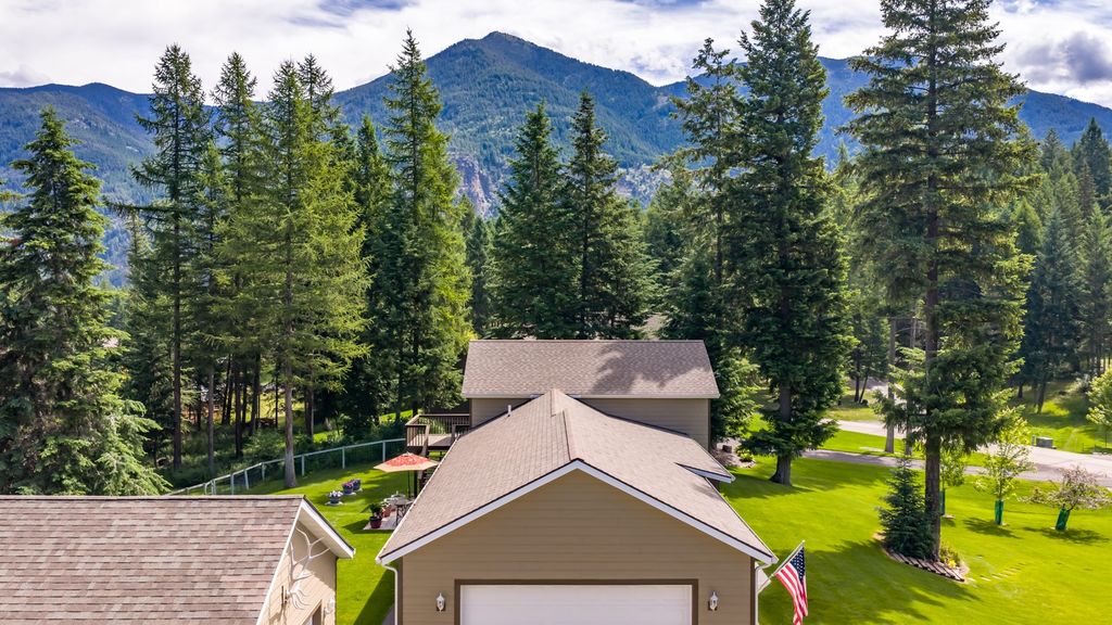Apartment in Columbia Falls - View 2