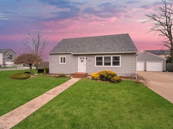 1102 14th Street, West Babylon, NY 11704