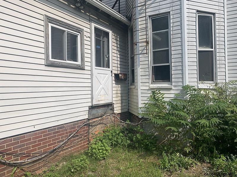 4th image of 82 OAKWOOD Avenue