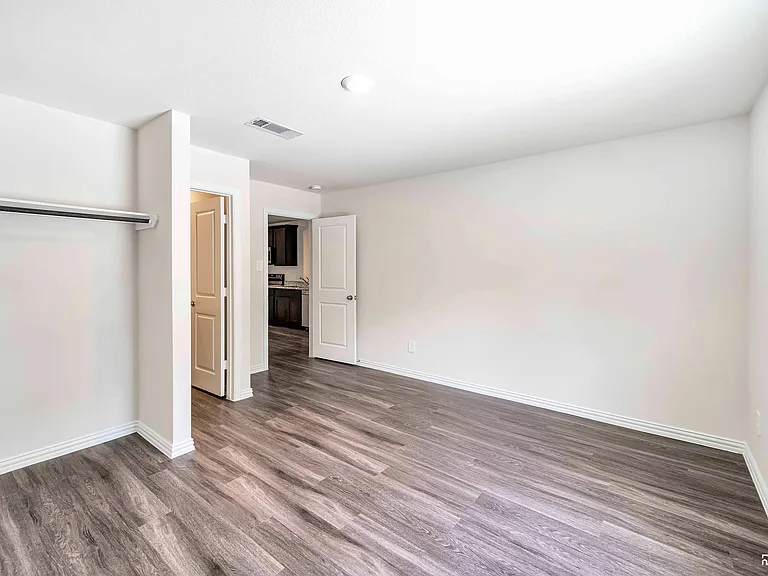 229 De Haven St #B — Photo 7