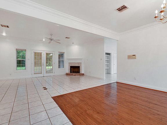 3rd image of 316 Constitution Dr