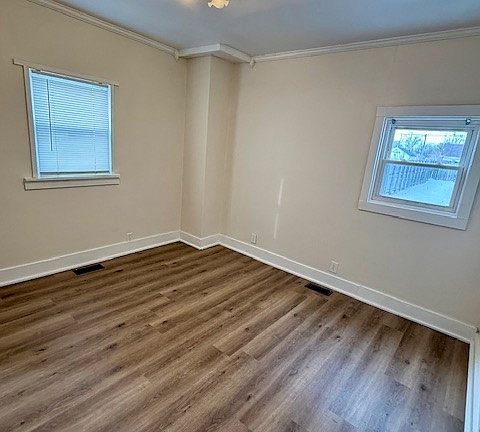 5th image of 1866 Maiden Ln