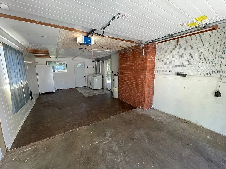 2563 Airline Way — Photo 9