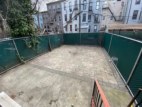 3rd image of 1108 Putnam Ave #1