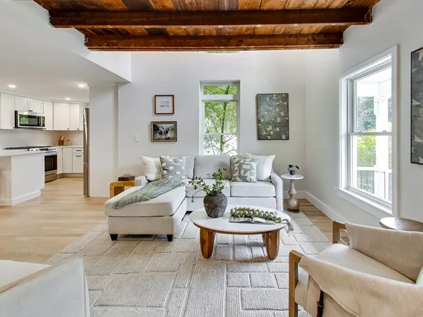 52 Middlesex St #52, Winchester, MA 01890