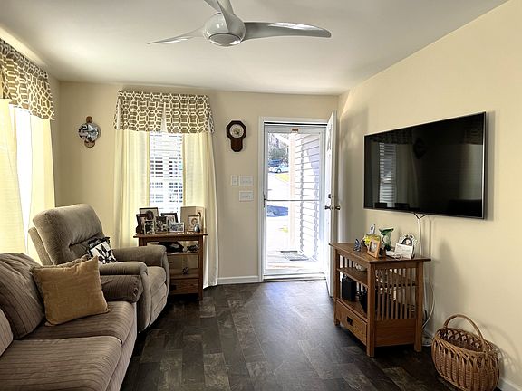 5th image of 37 Riverside Dr #191