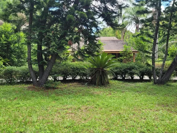 751 Crenshaw Lake Rd, Lutz, FL 33548