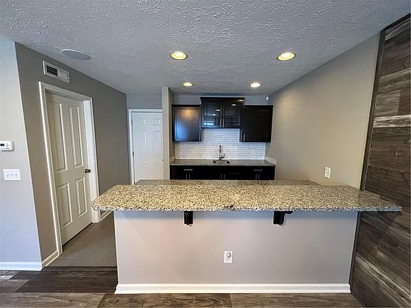 4th image of 9440 Park Meridian Dr