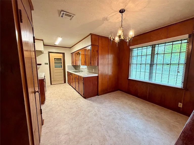 6211 Schevers St — Photo 21